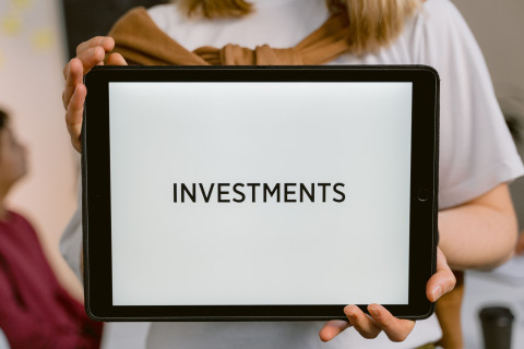 The Price Of Risk And Energy Capital Cost