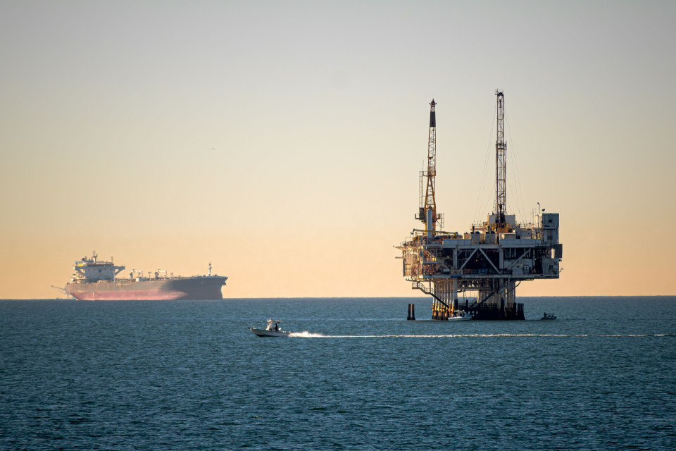 Transocean Secures Ultra-Deepwater Drillship Contract with Equatorial Guinea