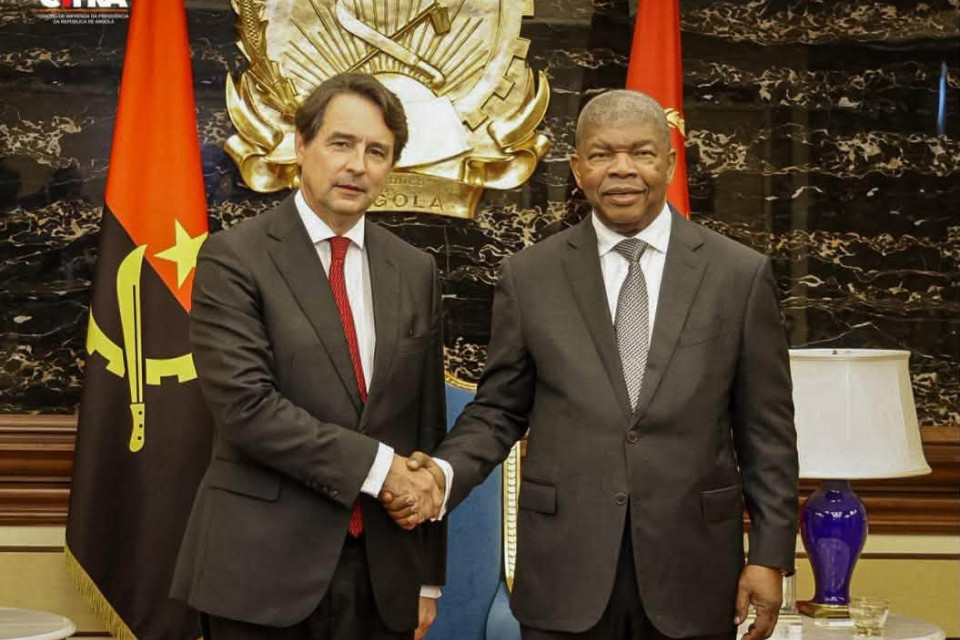 Angolan President, Portuguese Envoy Discuss Economic Ties