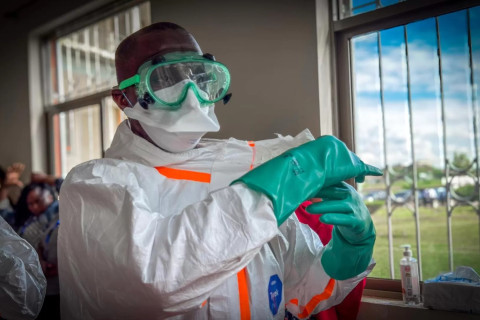 African Nations Heighten Border Checks as Ebola Spreads