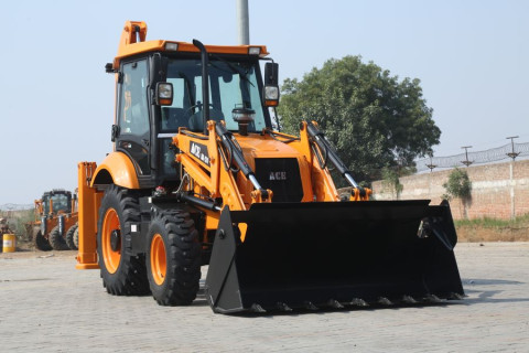 Yaoundé Distributes New Equipment To Tackle Drainage, Waste Problems